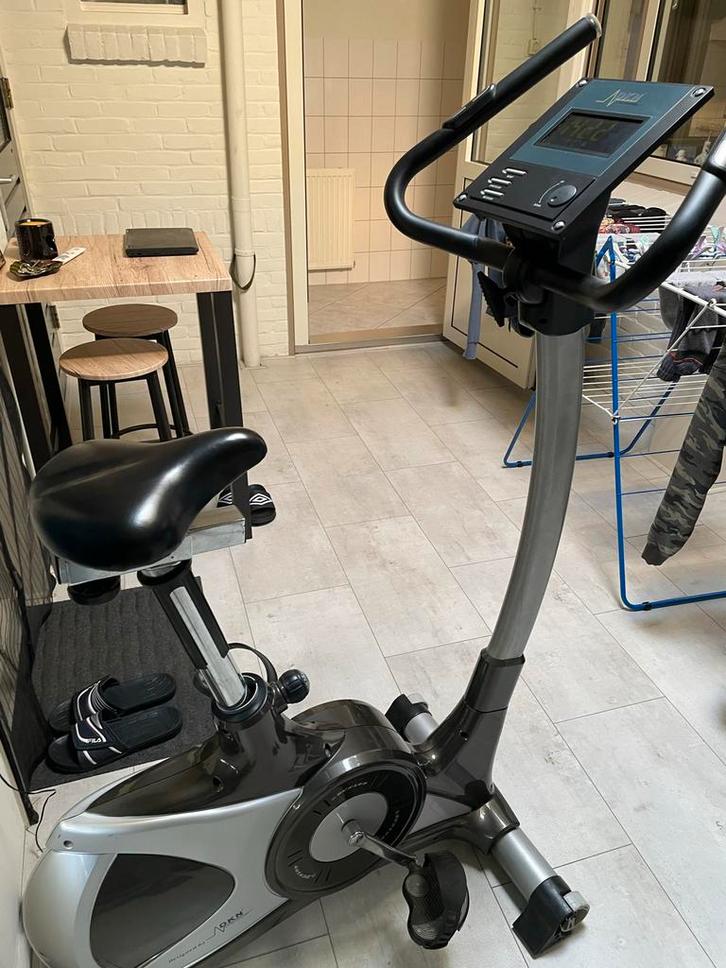 Dunlop Hometrainer - Perfect voor Thuis Workouts, Sport en Fitness, Fitnessapparatuur, Gebruikt, Hometrainer, Benen, Metaal, Ophalen