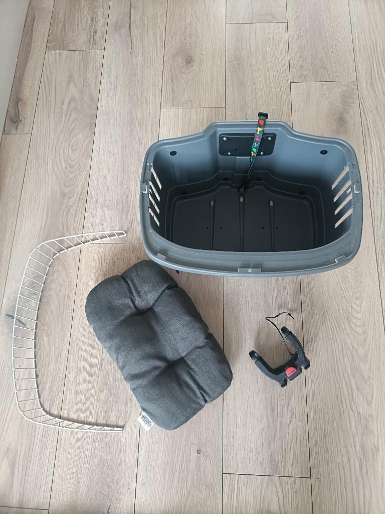 Fietsmandje voor hond of kat, Ophalen of Verzenden, Zo goed als nieuw, Fietsmand