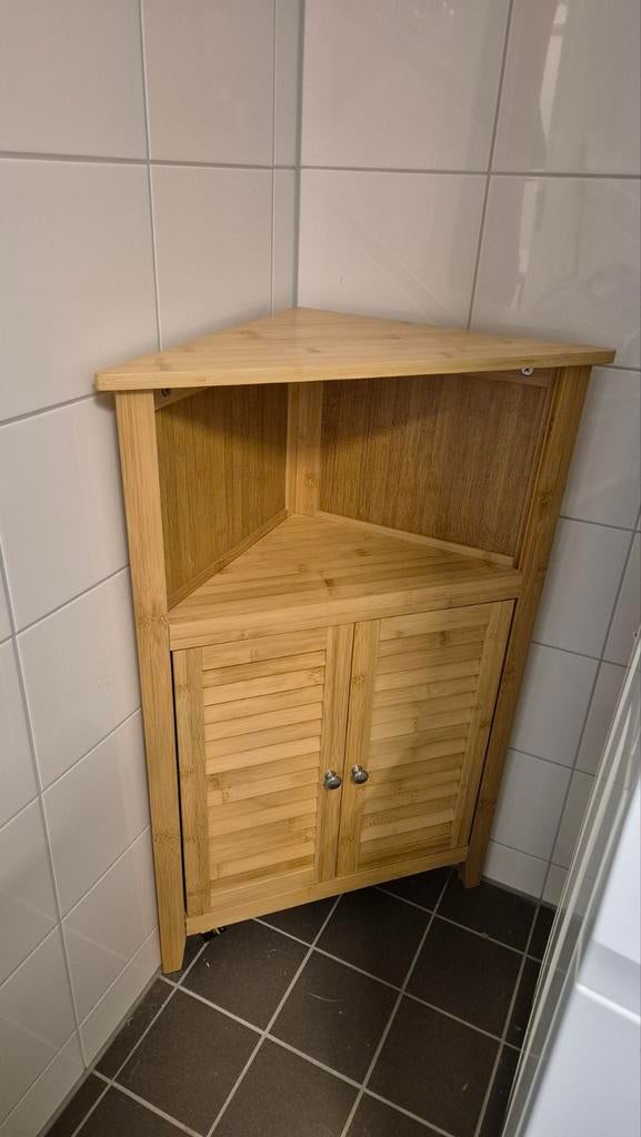 Hoek kast van bamboe, Ophalen