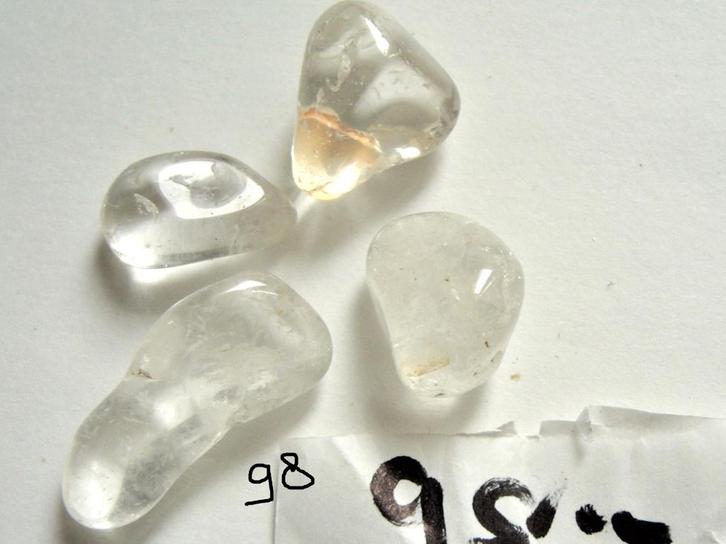 bergkristal foto1 samen 0.79 trommelstenen trommelsteen, Verzamelen, Mineralen en Fossielen, Mineraal, Ophalen of Verzenden