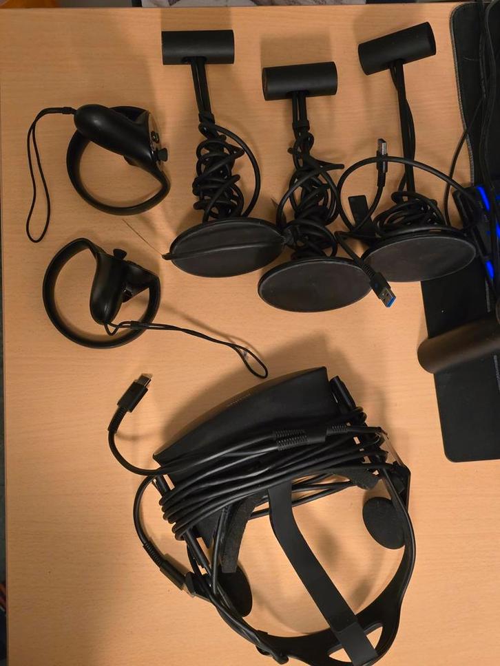 Oculus Rift VR-bril met controllers en sensoren, Spelcomputers en Games, Virtual Reality, Gebruikt, Pc, VR-bril, Ophalen of Verzenden