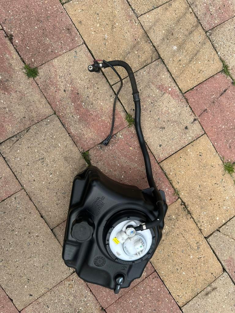 Yamaha neo’s brandstoftank met pomp en injector, Fietsen en Brommers, Ophalen, Zo goed als nieuw, Yamaha