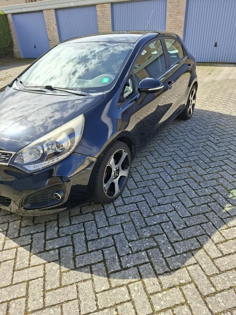 Kia Rio 1.2 I 5DRS 2011 Zwart, Auto's, Kia, 40 €/maand, 4 cilinders, Zwart, Origineel Nederlands
