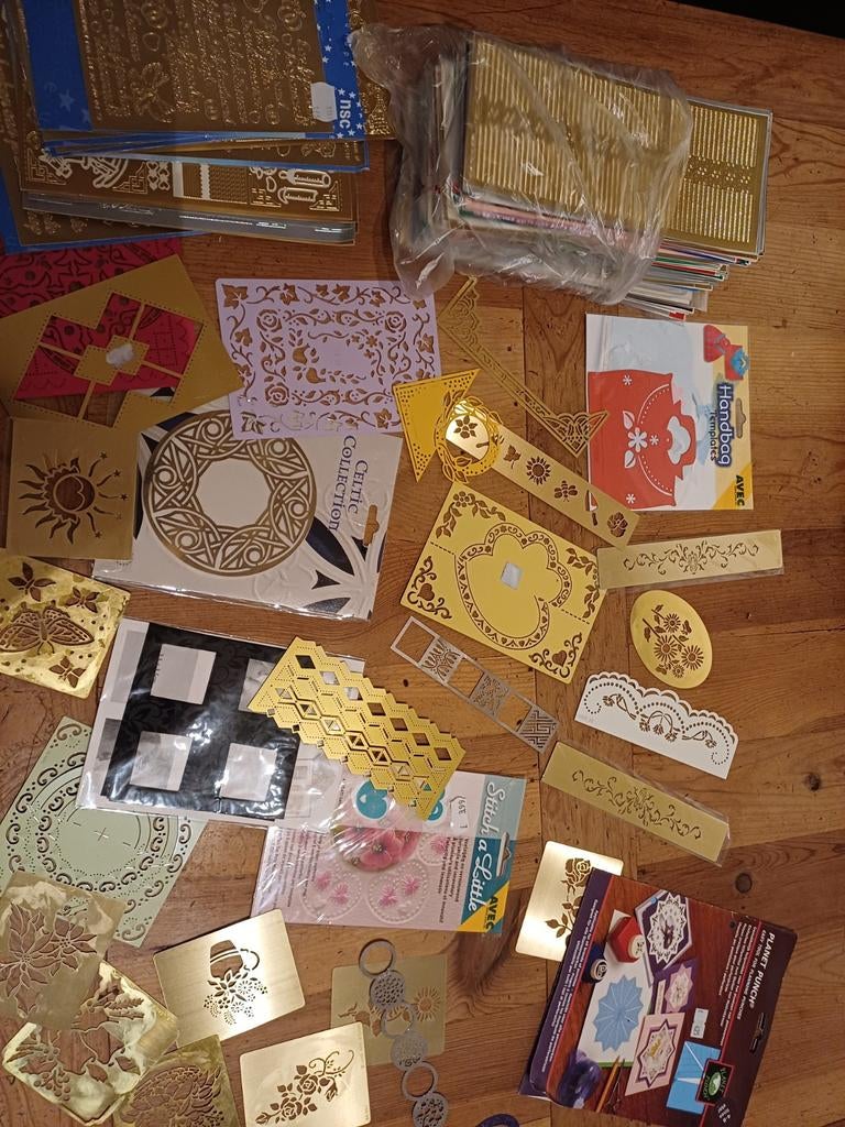 Grote partij knutselspullen, goudkleurig, Hobby en Vrije tijd, Ophalen of Verzenden