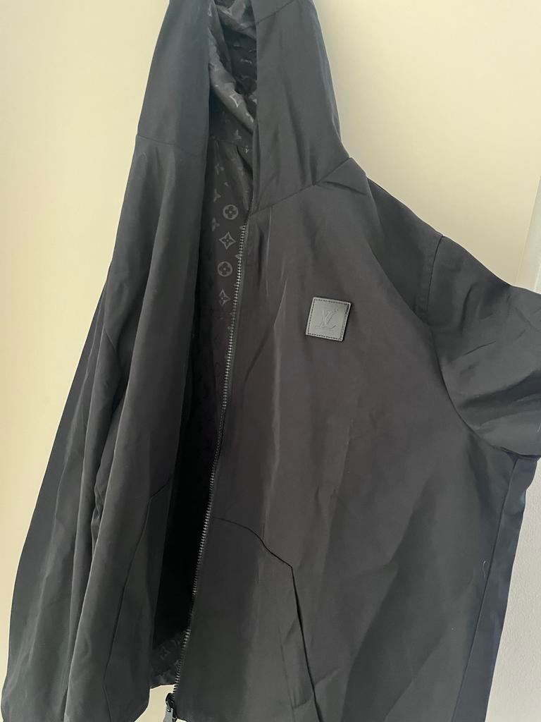 Louis Vuitton Dubbelzijdige Jas - Zwart met Monogram, Kleding | Heren, Ophalen of Verzenden, Gedragen, Maat 52/54 (L), Zwart