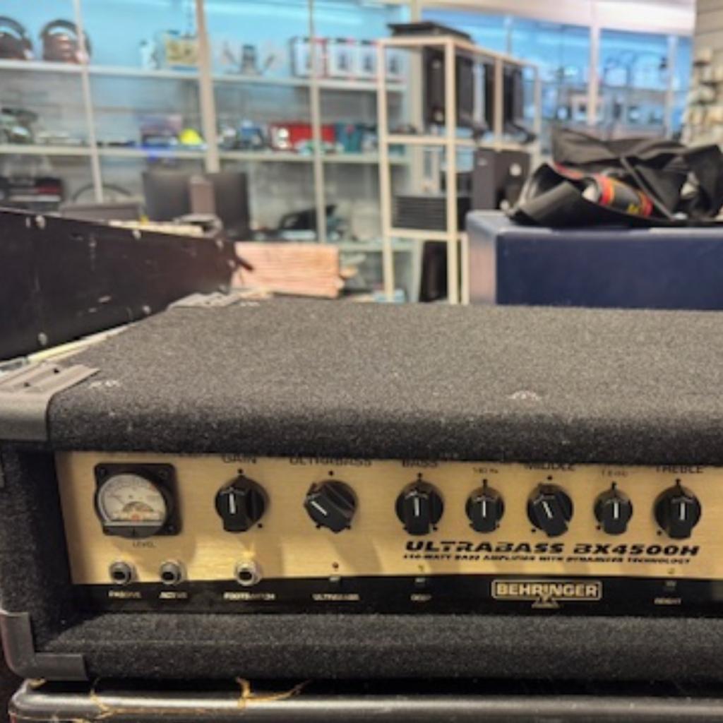 Behringer ultrabass Bx4500H basversterker, Behringer, Zo goed als nieuw, Support@behringer.com, Behringer (Music Tribe)
Musikhausstraße 1
94060 Pocking
Germany