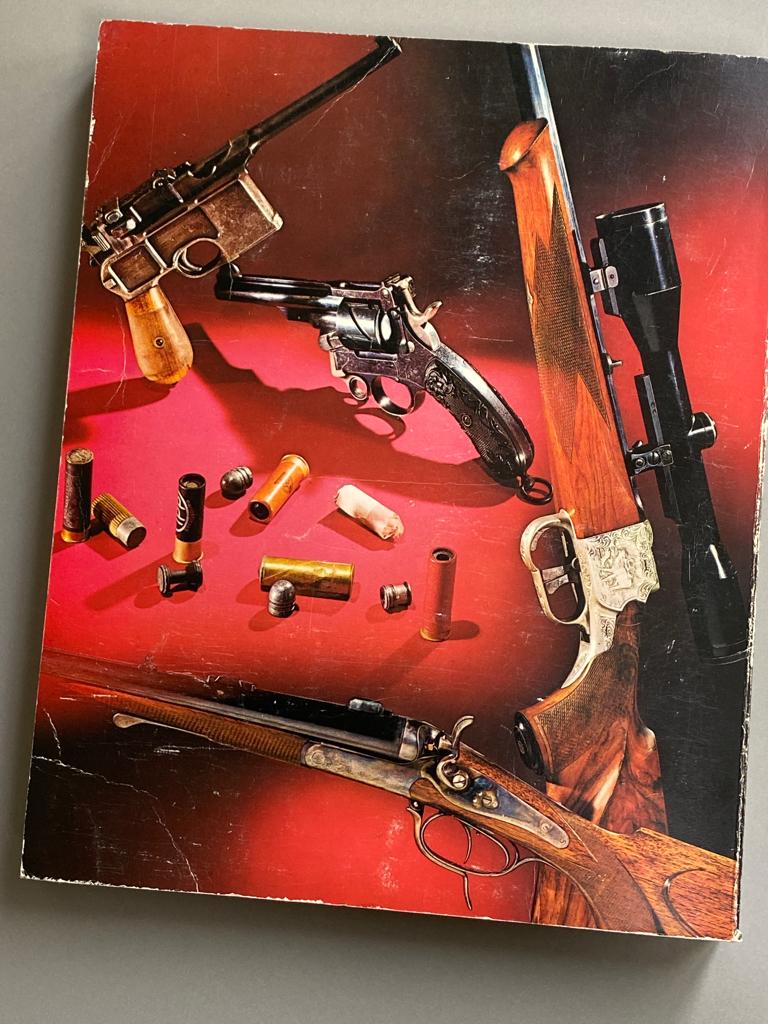 The international Arms Review no. 1, Ophalen of Verzenden, Overige soorten, Nederland, Boek of Tijdschrift