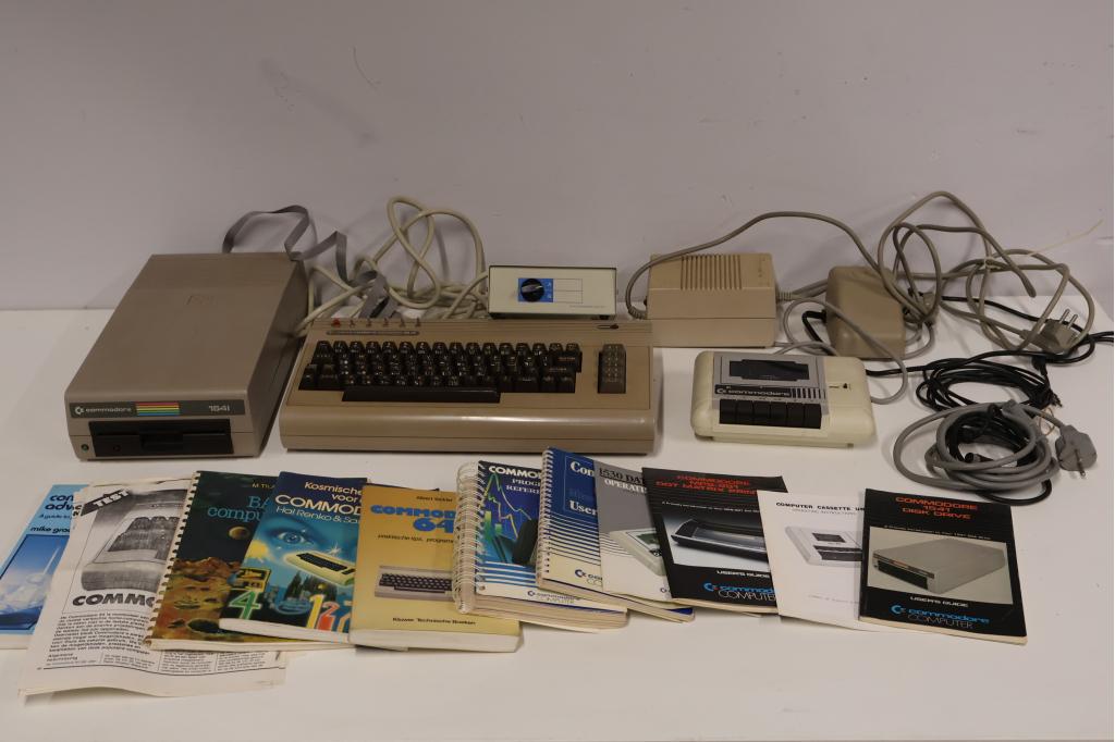 Commodore 64 Set - Met Boekjes - 1541, Datasette, Computers en Software, Vintage Computers, Ophalen of Verzenden