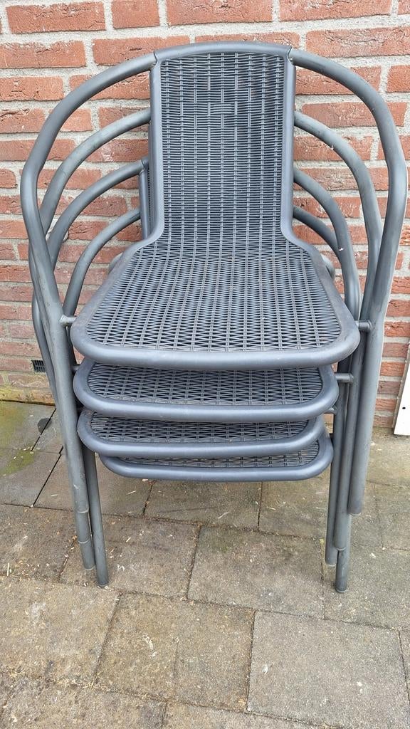 4 tuinstoelen, gevlochten met ijzer, Ophalen