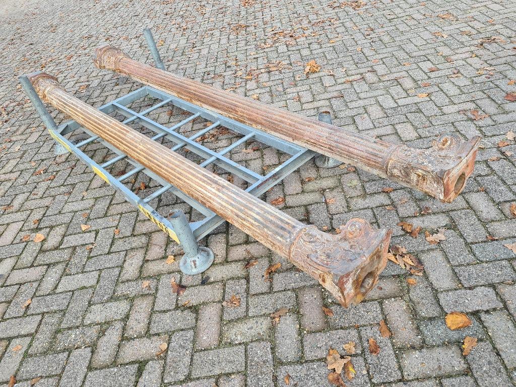 2 antieke gietijzeren zuilen / pilaren Muurpilaren,, Ophalen, Zo goed als nieuw