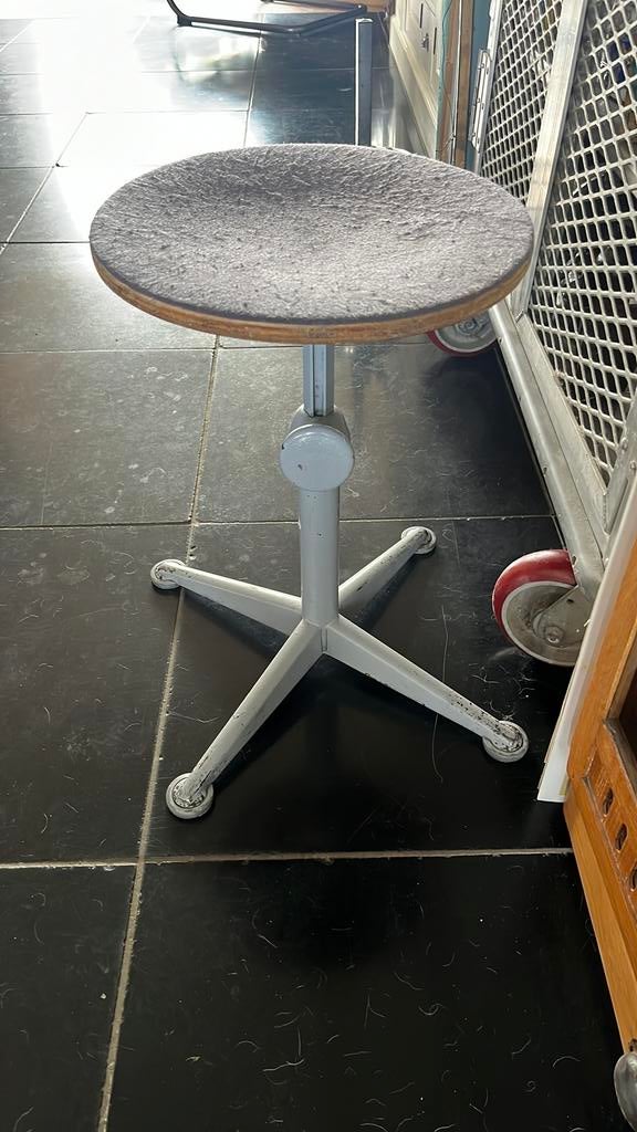 Industriële kruk 1960 Friso Kramer voor Ahrend, Huis en Inrichting, Krukjes, Gebruikt, IJzer, Ophalen of Verzenden