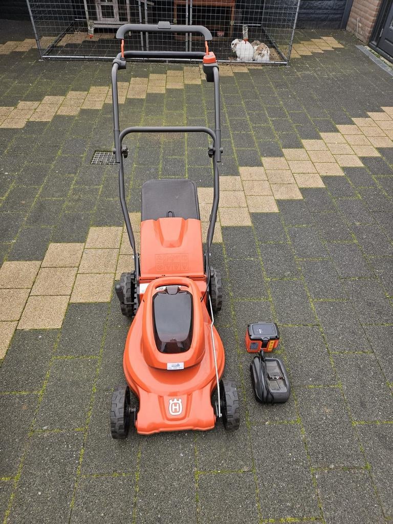 Husqvarna grasmaaier met accu en lader, Tuin en Terras, Ophalen