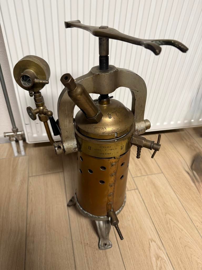 Tandtechniek: Vintage antieke Vulcaniseer machine, Ophalen