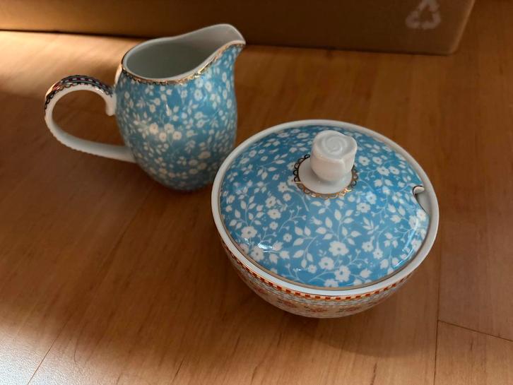 Pip studio Pip suikerpotje melkkannetje Floral Blue, Huis en Inrichting, Keuken | Servies, Zo goed als nieuw, Overige typen, Overige stijlen