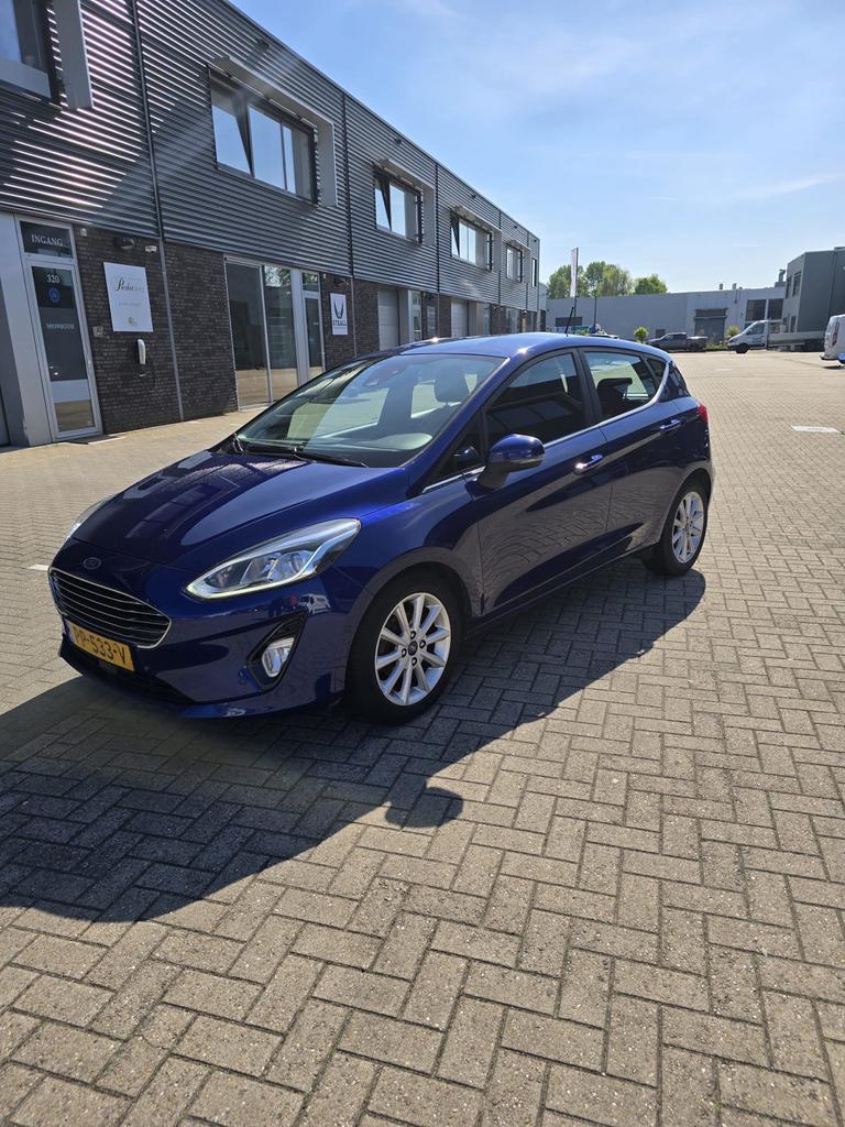 Ford Fiësta 1.0 Ecoboost 100pk Titanium, Voorwielaandrijving, USB, 40 €/maand, Zwart