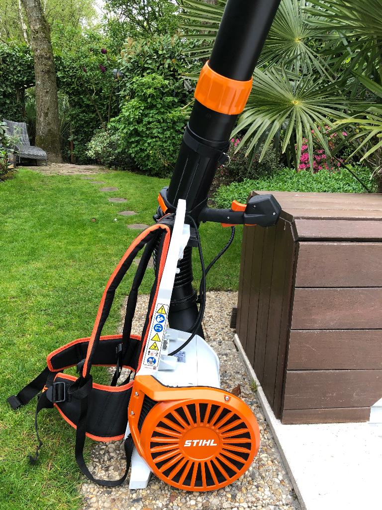 Stihl bladblazer set BGA300 incl AR3000L kabel adapter lader, Tuin en Terras, Bladblazers, Ophalen, Zo goed als nieuw, Accu, Stihl
