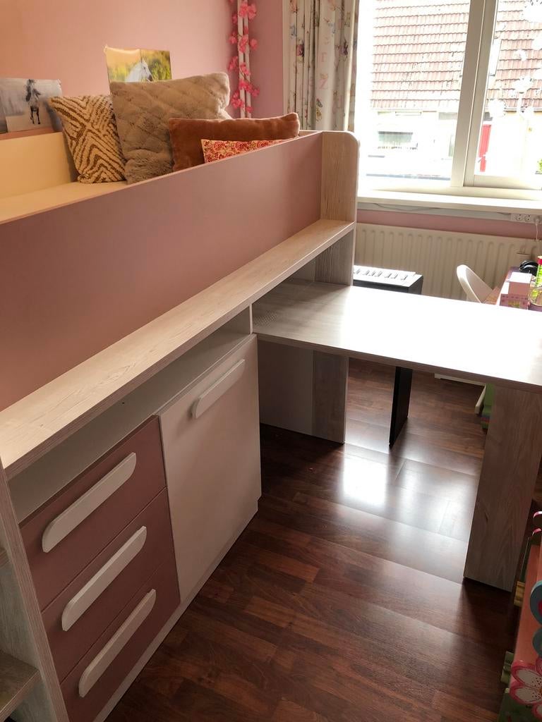 Mooie halfhoogslaper YOLO mét uitschuifbaar bureau en matras, Kinderen en Baby's, Kinderkamer | Stapelbedden en Hoogslapers, Zo goed als nieuw