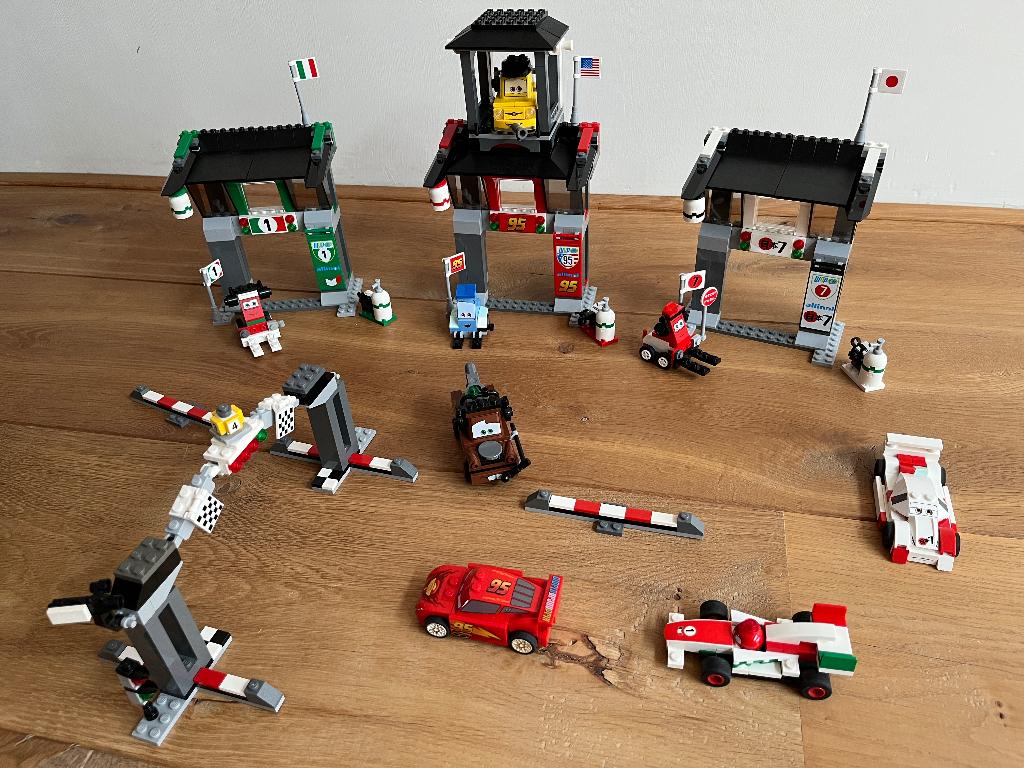 Lego 8679: Lego Cars 2, Tokyo International Circuit, Kinderen en Baby's, Speelgoed | Duplo en Lego, Ophalen of Verzenden, Zo goed als nieuw