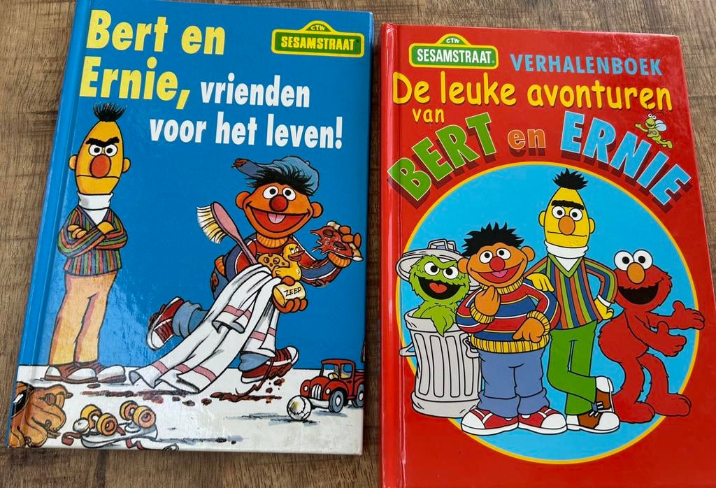2 Bert Ernie boeken:Vrienden voorhet leven&Leukste avonturen, Ophalen of Verzenden, Gelezen