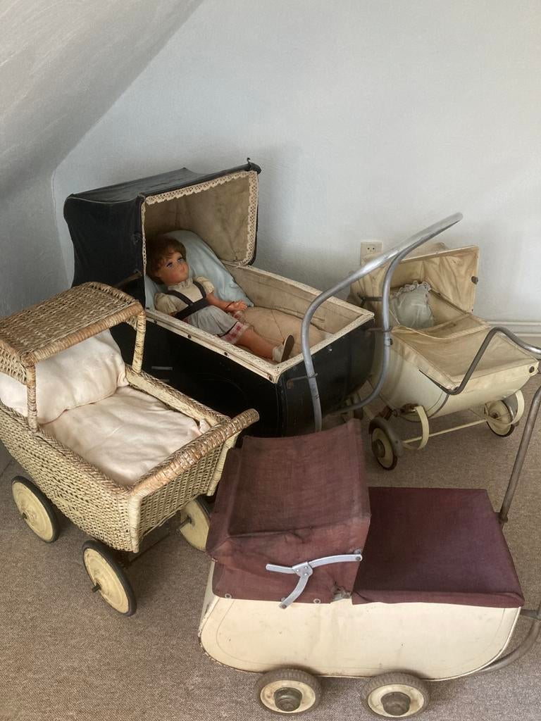 Te  Koop nostalgische kinder en poppenwagens., Ophalen