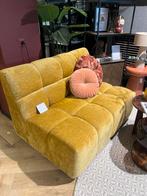 Super gaaf Warm geel bankje 1,5 zits love seat, Huis en Inrichting, Banken | Sofa's en Chaises Longues, Ophalen, Zo goed als nieuw