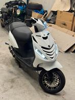 Piaggio zip 4 takt 50 cc snor 2010, Fietsen en Brommers, Scooters | Piaggio, Ophalen, Maximaal 45 km/u, Zip, Zo goed als nieuw
