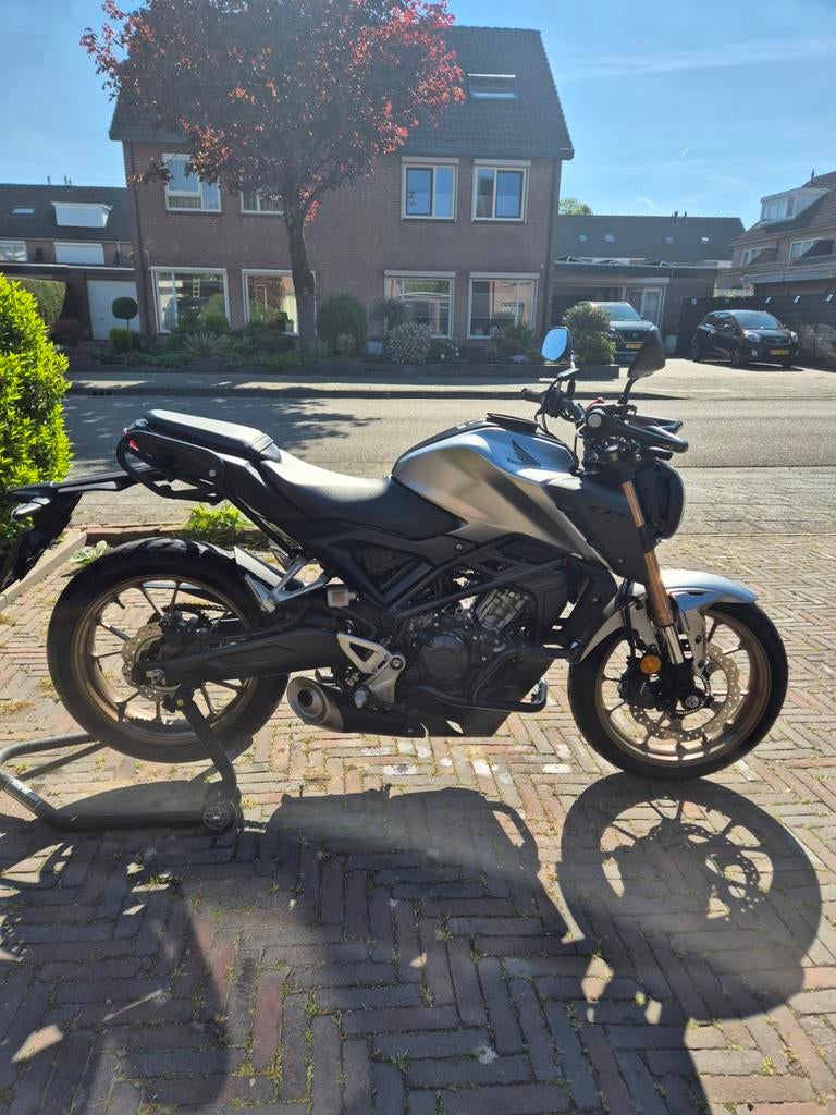 Honda cb 125 r bj 2023 5000 km €4250 BTW motor, Motoren, Motoren | Honda, Occasion, Particulier, 125 cc, 11 kW of minder