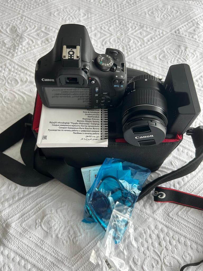 Canon EOS 2000D, Audio, Tv en Foto, Fotocamera's Digitaal, Spiegelreflex, Canon, Ophalen of Verzenden, Zo goed als nieuw