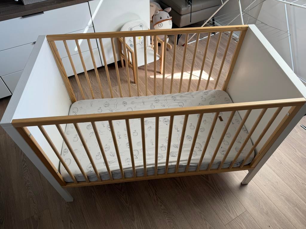 Baby ledikant / doorgroei bedje incl matras, Ophalen, Zo goed als nieuw, Ledikant