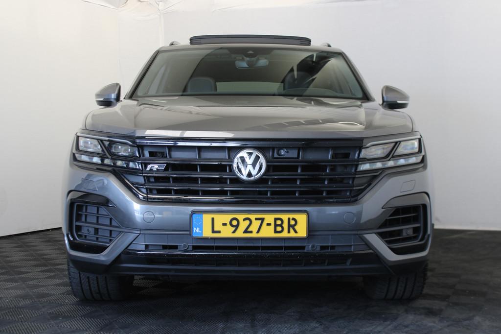 Volkswagen Touareg 3.0 TDI R-Line |Pano|Trekhaak|Achterbank, Automaat, 15 km/l, Gebruikt, 241 €/maand