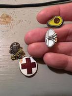 Vintage oude 4x spelden pin broches rode kruis emaille retro, Overige materialen, Minder dan 4 cm, Ophalen of Verzenden, Zo goed als nieuw