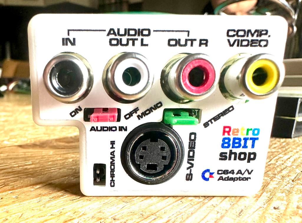 Commodore 64 A/V-adapter met kabels, Ophalen of Verzenden