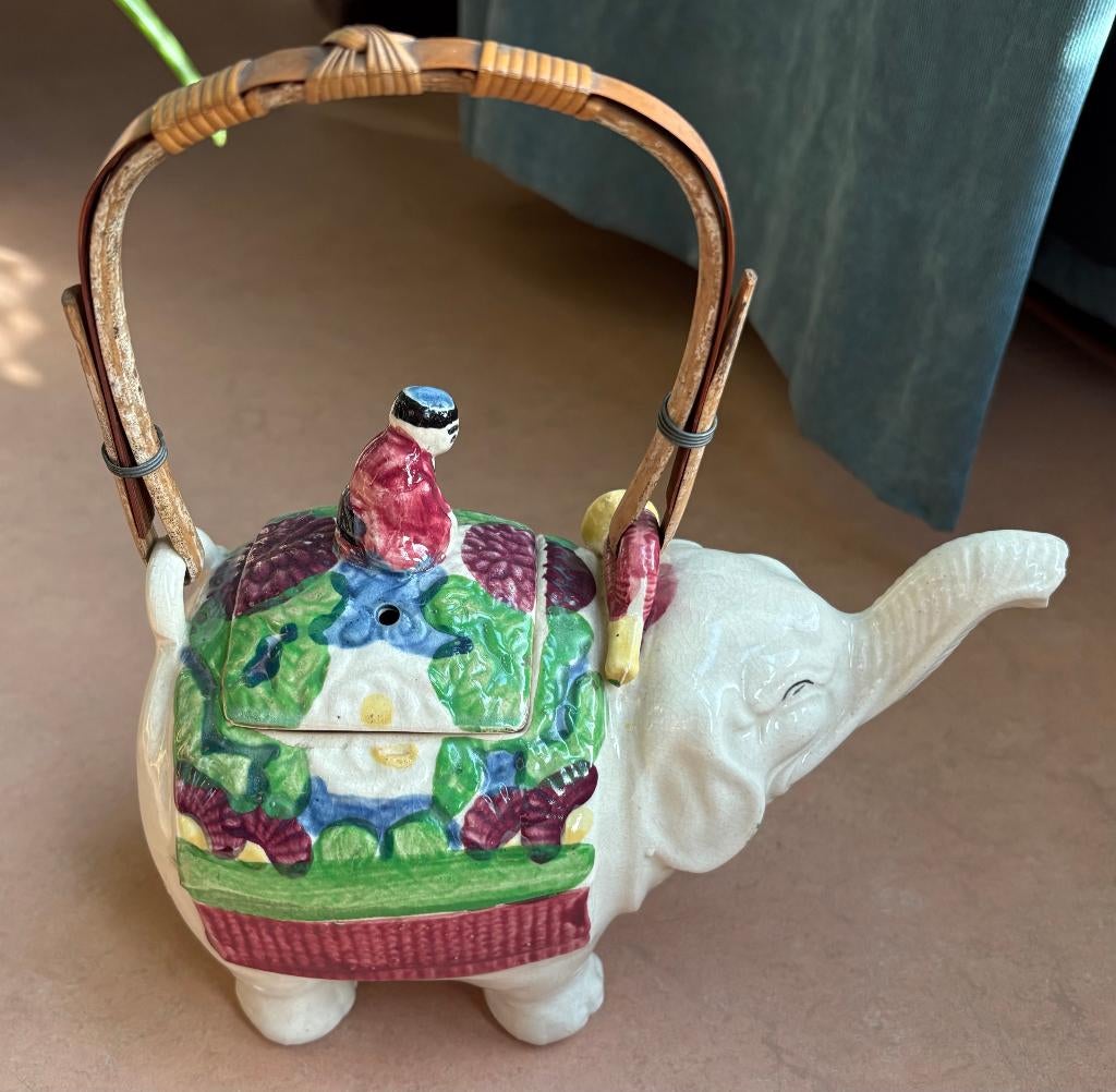 Mooie theepot in de vorm van een olifant,  Japan, Ophalen of Verzenden