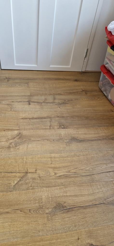 Kliklaminaat; ca. 18 m² incl. plinten, Huis en Inrichting, Stoffering | Vloerbedekking, Ophalen, Bruin, Zo goed als nieuw, 10 tot 25 m²