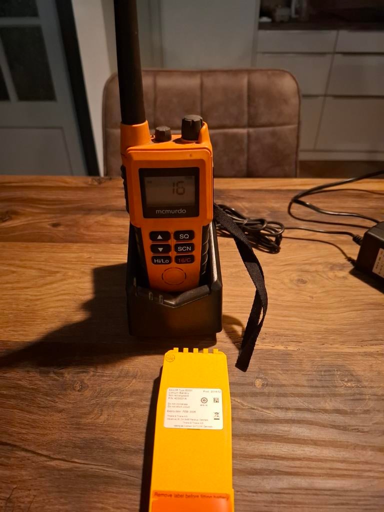 McMurdo portofoon met oplader, Watersport en Boten, Ophalen of Verzenden, Communicatie