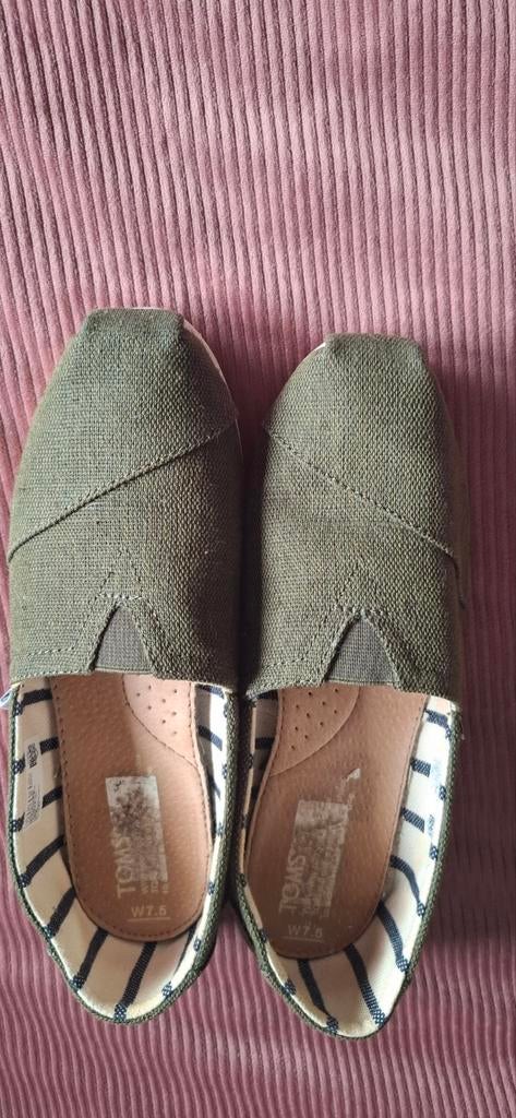 TOMS instappers groen - Maat 38, Instappers, Ophalen of Verzenden, TOMS, Gedragen