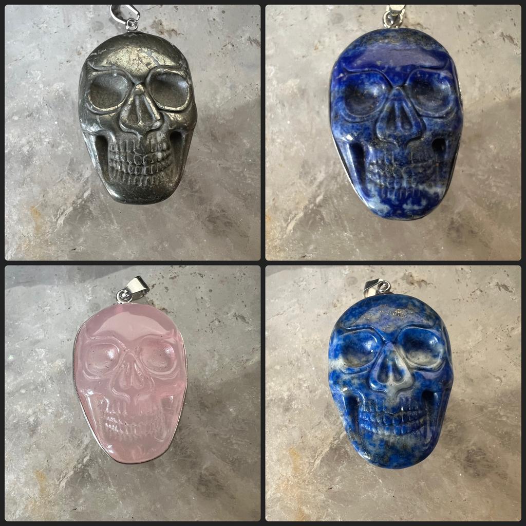 Lapis lazuli rozenkwarts pyriet schedel hanger inzicht SALE, Nieuw, Ophalen of Verzenden, Steen of Mineraal, Roze