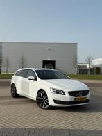 Volvo V60 T2 122pk Geartronic 2018 Panorama Camera Leder, Auto's, Volvo, 1498 cc, Zwart, 4 cilinders, Particulier