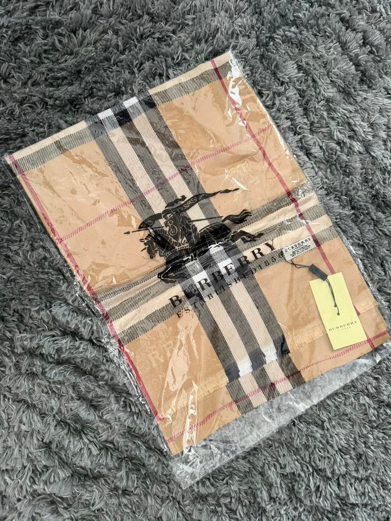 Burberry sjaal, Ophalen of Verzenden, Nieuw, Maat 46/48 (XL) of groter, Sjaal