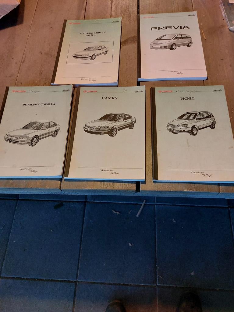 TOYOTA INTRODUCTIE BOEKJES LOUWMAN, Ophalen of Verzenden