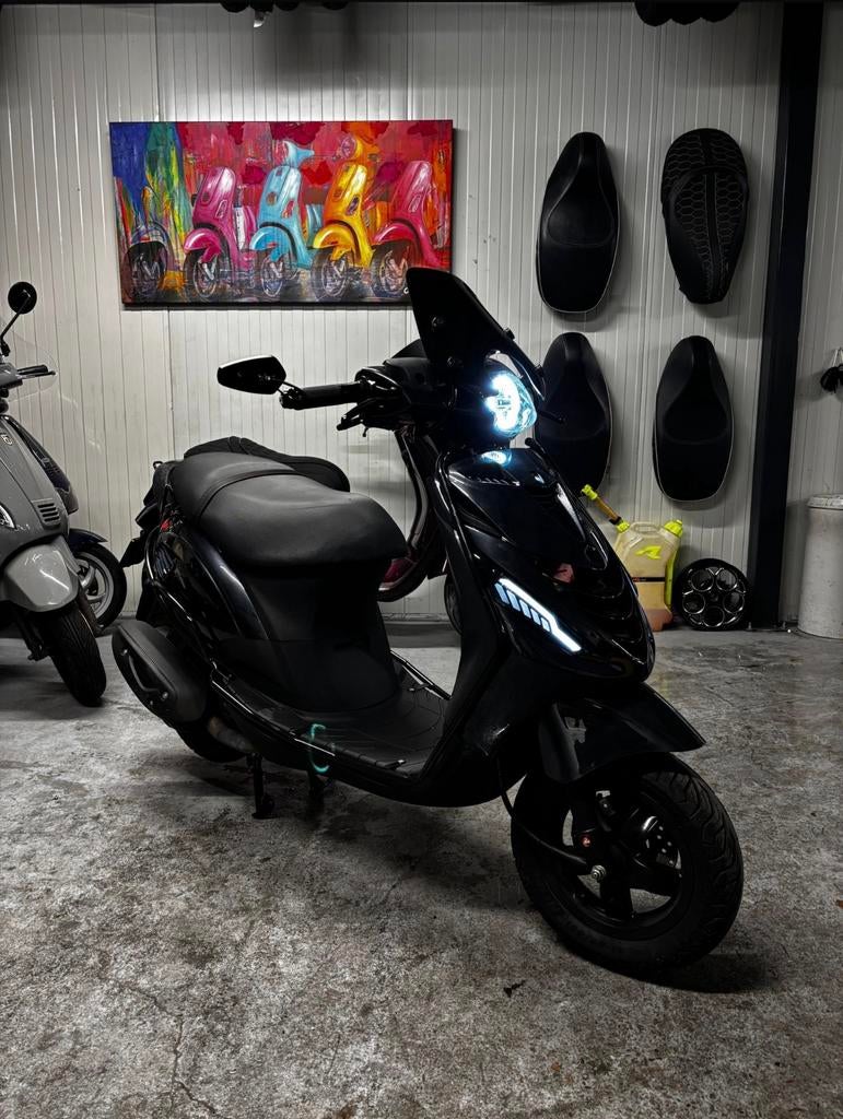 Piaggo zip, Fietsen en Brommers, Scooters | Piaggio, Ophalen of Verzenden, Zo goed als nieuw, Benzine, Zip
