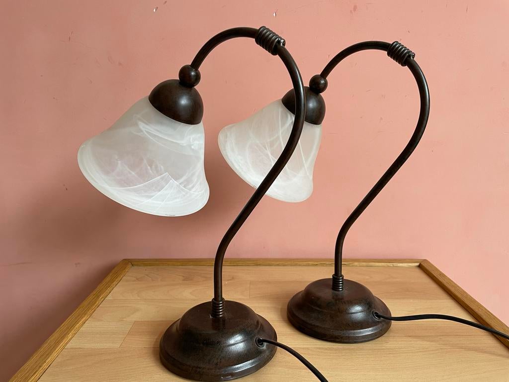 2 vintage lampjes met melkglas kapjes 36cm hoog, Ophalen of Verzenden