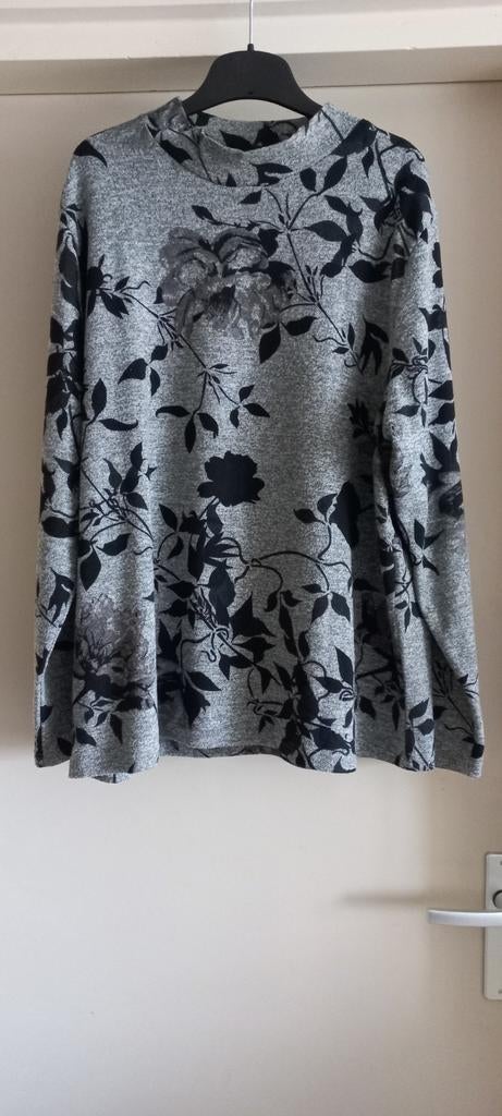 Mooie grijze trui met bloemenprint, Kleding | Dames, T-shirts, Ophalen of Verzenden, Zo goed als nieuw, Grijs, Lange mouw