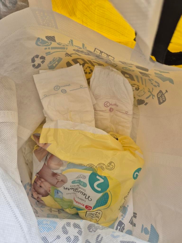 Kraampakket: Luiers, kraamverband en spuugdoeken, Ophalen of Verzenden, Zo goed als nieuw