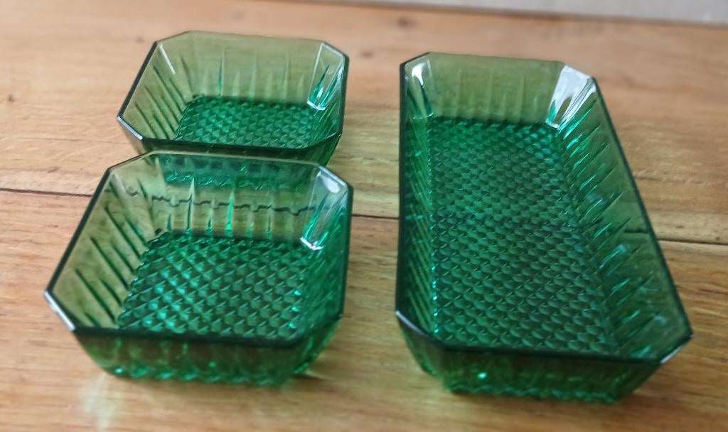 Vintage Arcoroc snuisterijen- of notenbakjes, smaragdgroen, Antiek en Kunst, Antiek | Glas en Kristal, Ophalen of Verzenden