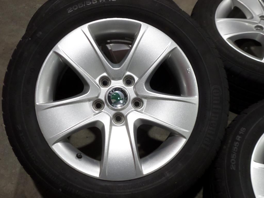Origineel 16" Skoda Octavia velgen + Banden Continental, 16 inch, Banden en Velgen, Personenwagen, Zomerbanden