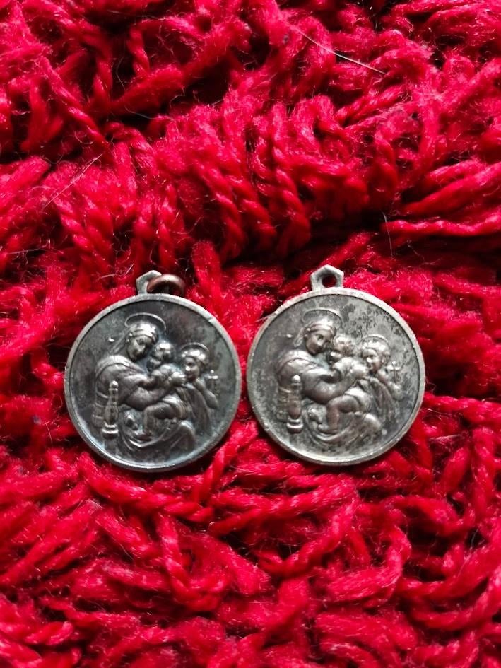 Vintage religieuze medaillons ( Heilige Maria ), Ophalen of Verzenden, Overige materialen