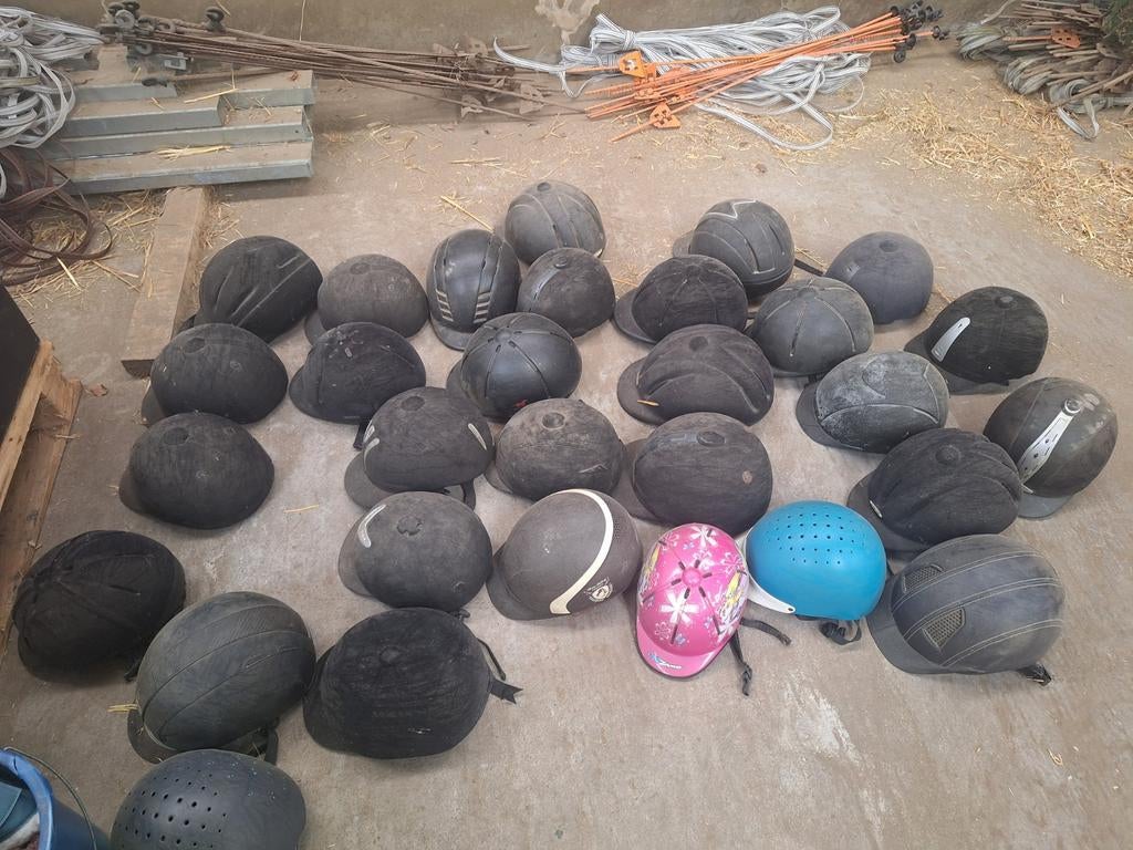 30 oudere caps, Ophalen of Verzenden