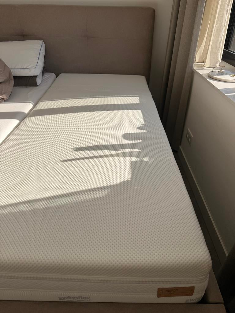 Twee Swissflex Versa 24 Gel firm matrassen- MOET SNEL WEG!, Huis en Inrichting, Ophalen, Zo goed als nieuw, Eenpersoons, 90 cm