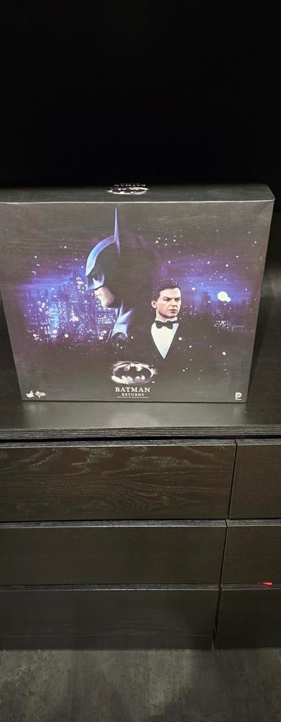 Hot Toys Batman Returns Batman & Bruce Wayne 1/6 Figuur, Ophalen of Verzenden, Zo goed als nieuw